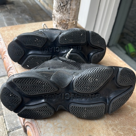 Used - Picture 2 of 4